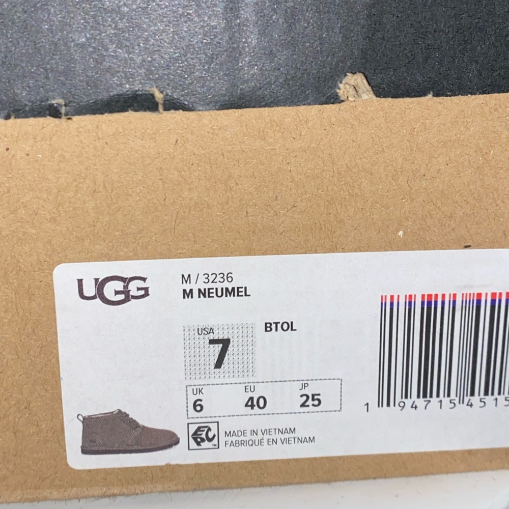 UGGS - Picture 5 of 6